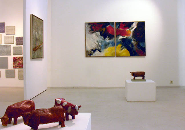 Werke von Petr Sládek (vorn), Dagmar Brichcínová (li), Nataša Nenadovic