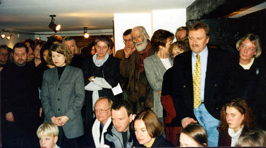 Besucher bei der Er&ouml;ffnung